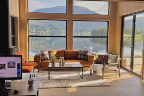 Lakefront Villa, exclusive leisure property near Vrådal Golf, Straand Summerland & Panorama Ski center